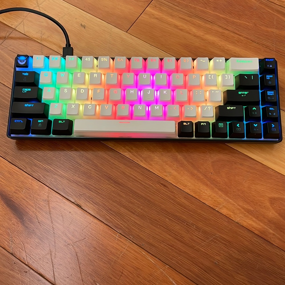Steel sieres gaming 60% keyboard black and white RGB